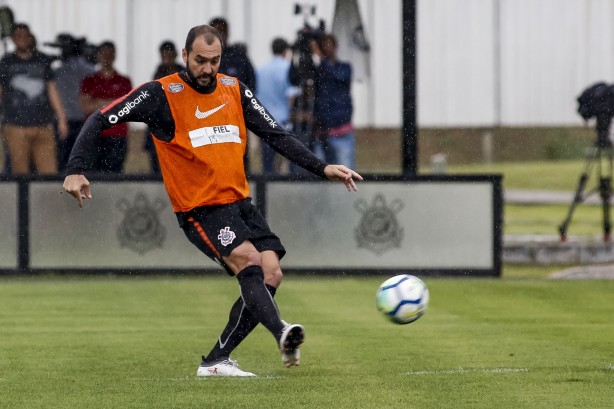 O veterano Danilo também se reapresentou no CT Joaquim Grava