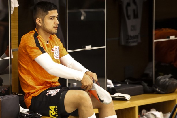 Sergio Díaz no vestiário da Arena Corinthians para jogo contra o Flamengo, pela Copa do Brasil
