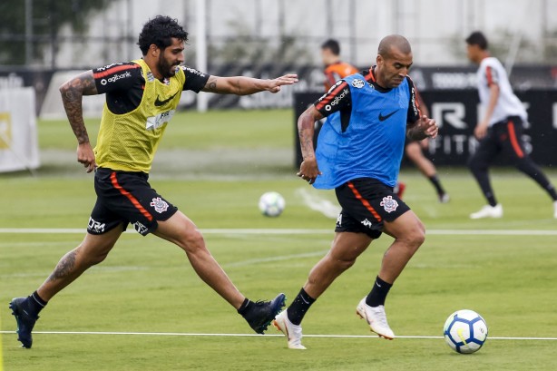 Vilson e Sheik durante treino de reapresentação no CT Joaquim Grava