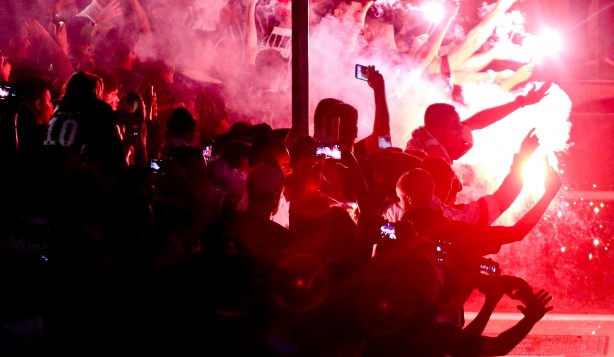 Festa linda da torcida do Corinthians durante chegada dos jogadores ao estádio