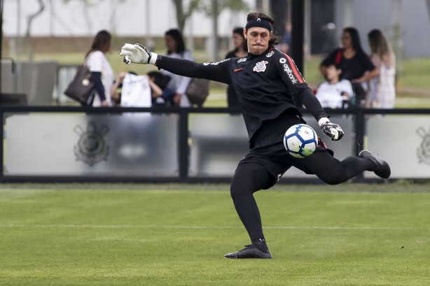 Goleiro Cássio durante o treinamento desta tarde no CT Joaquim Grava