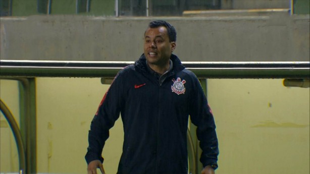 Jair Ventura orienta ataque corinthiano no Independência