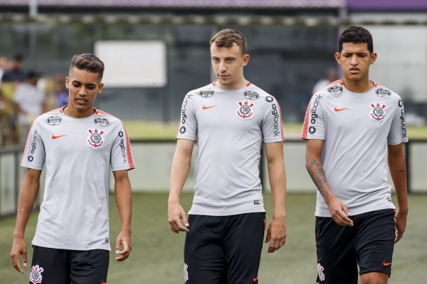 Pedrinho, Carlos Augusto e Matheus Matias treinam no CT Joaquim Grava