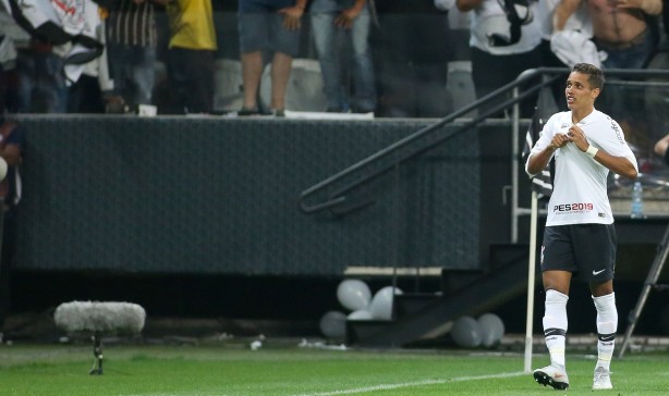 Pedrinho feliz pelo seu gol contra o Flamengo, pela Copa do Brasil