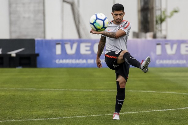 Sergio Díaz treina no CT Joaquim Grava e vive expectativa de estreia contra o América-MG