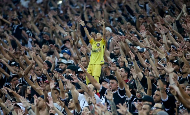 Torcedores embalaram a vitória do Corinthians sobre o Flamengo, pela Copa do Brasil