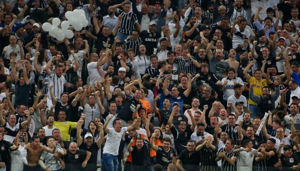 Torcida foi à loucura com a classificação corinthiana diante o Flamengo, pela Copa do Brasil