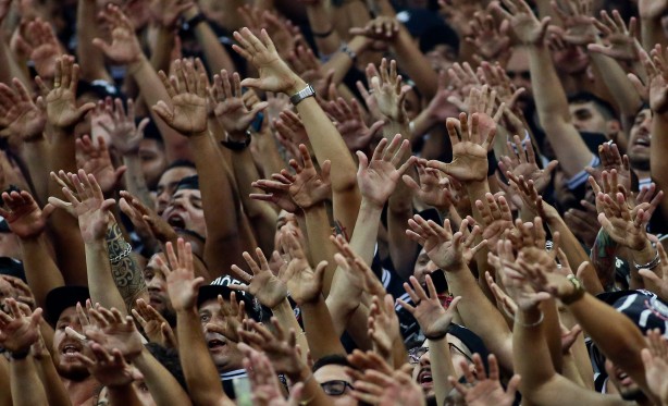 Vibração da torcida durante jogo contra o Flamengo