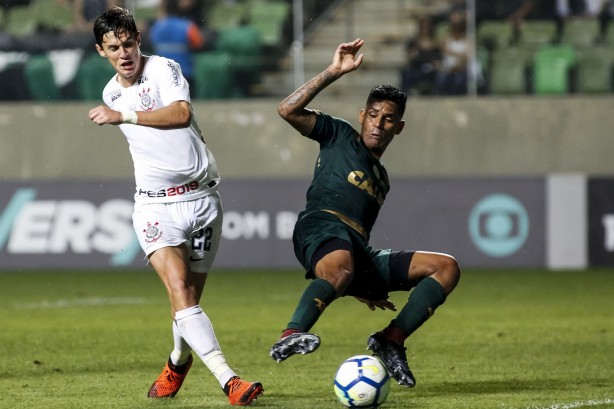 Vital em jogada contra o América-MG, pelo Campeonato Brasileiro