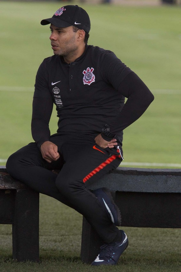 Jair Ventura durante reapresentação do time no CT