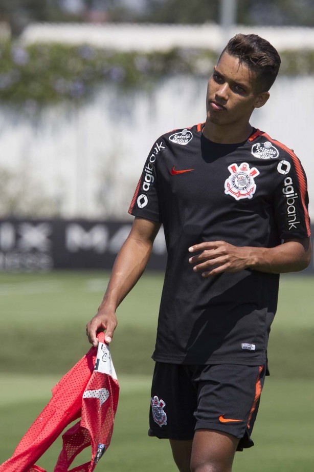 Pedrinho no treino desta quarta no CT