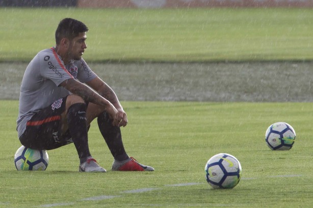 Sergio Díaz durante treino de reapresentação no CT