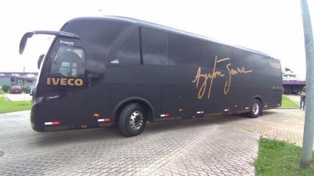 A personalização homenageia o piloto Ayrton Senna