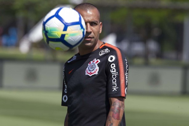 Emerson Sheik no CT Joaquiim Grava durante o treino de hoje