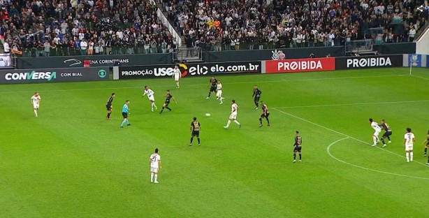 Corinthians completamente recuado
