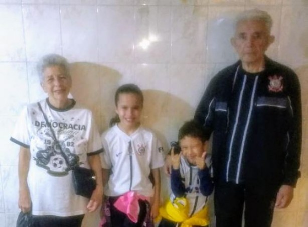 Dona Márcia e Seu Severino se orgulham dos descendentes corinthianos