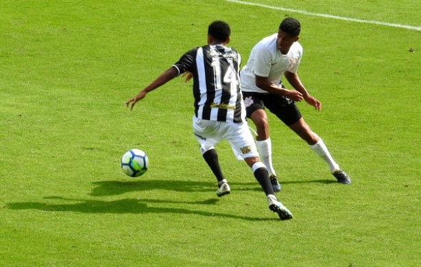 Corinthians sofreu uma derrota parcial no primeiro tempo da deciso