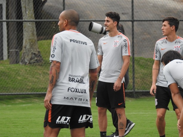 Danilo Avelar deve atuar na lateral-esquerda