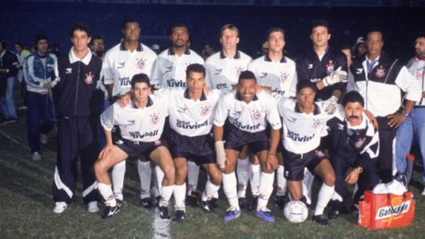 Em 1995, Timão foi campeão inédito da Copa do BR após oito vitórias e dois empates