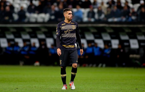 Gabriel em jogada contra o Flamengo, pelo Brasileirão, na Arena Corinthians
