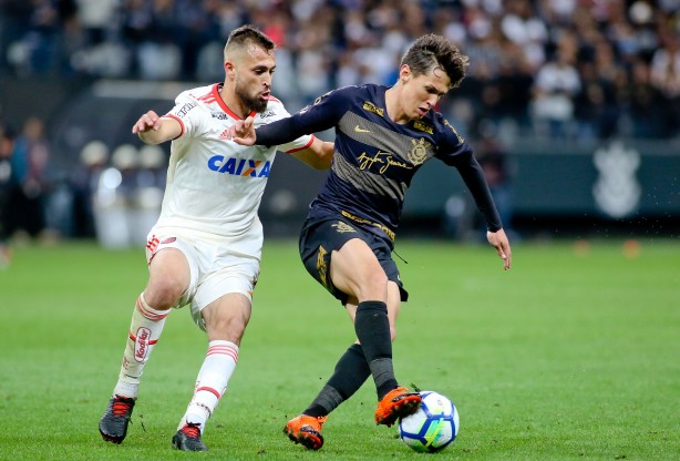 O jovem Mateus Vital em jogo contra o Flamengo, pelo ...
