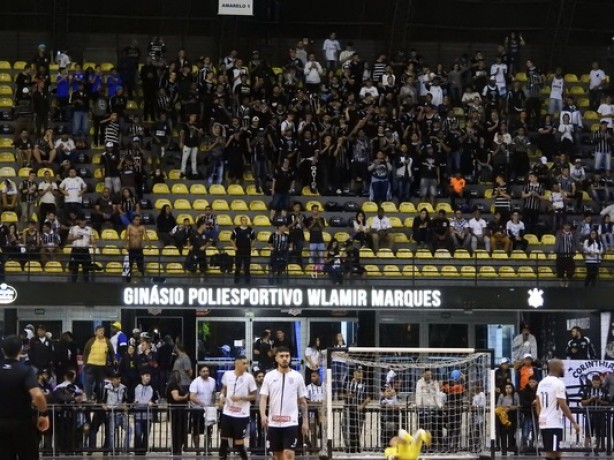 Fiel fez a festa no Ginásio Wlamir Marques