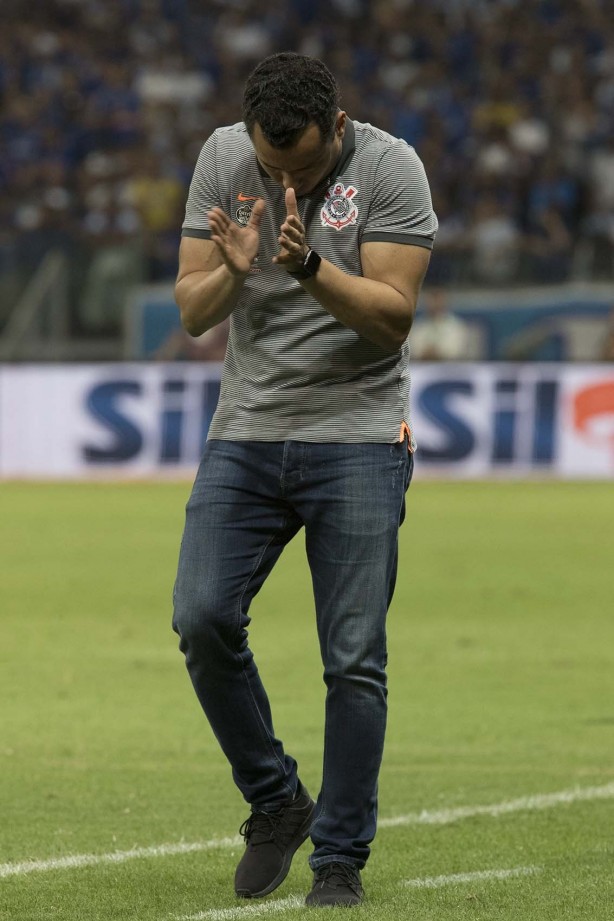 Jair Ventura comandou o time que perdeu para o Cruzeiro, no primeiro jogo da final da Copa do Brasil