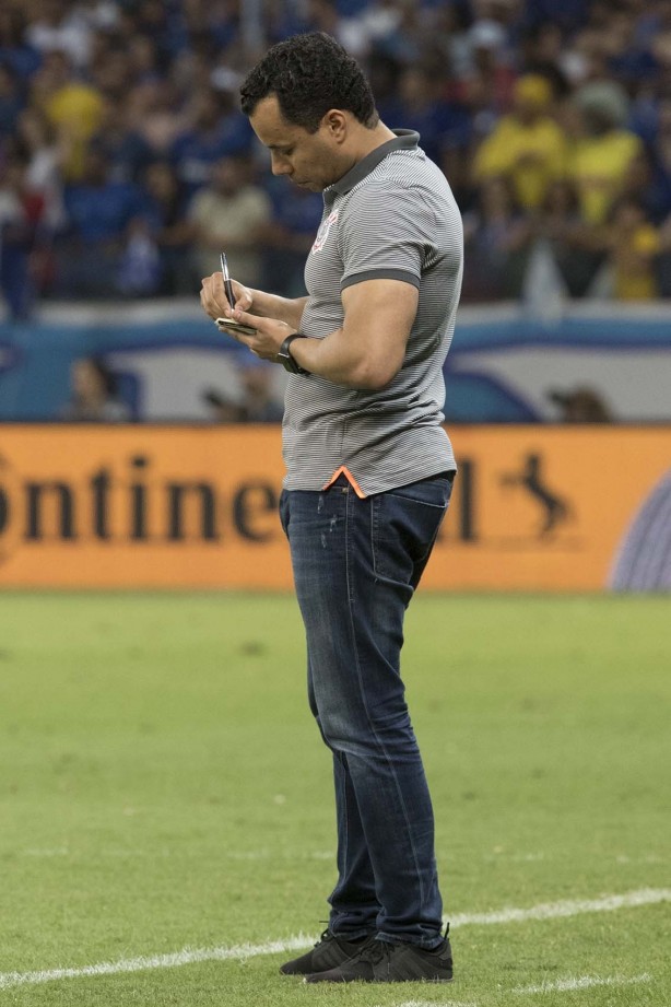 Jair Ventura viu o Corinthians sair atrás na disputa pela Copa do Brasil, contra o Cruzeiro
