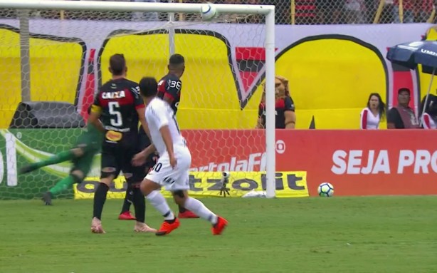 Jadson chutou de maneira perfeita; é o melhor jogador do time há tempos