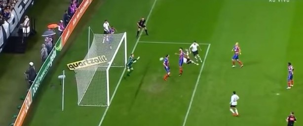 Danilo usou de sua experiência para finalizar com puxeta