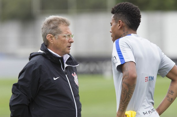 Gustavo trabalhou com Oswaldo de Oliveira no Timão, em 2016