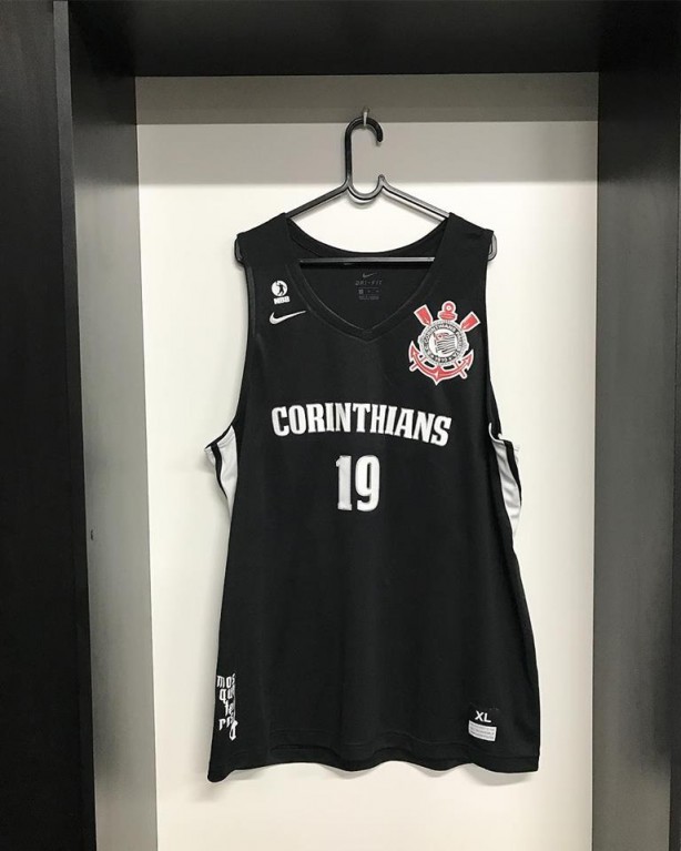 Corinthians basquete estreia novo uniforme; confira imagens