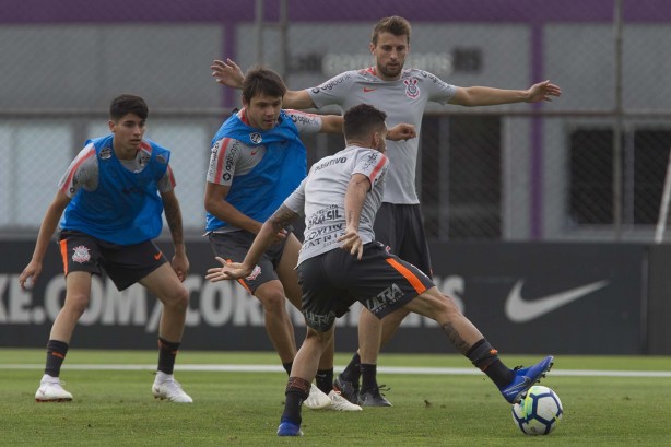 Jogadores em atividade no treino desta quarta-feira antes de enfrentar o Botafogo