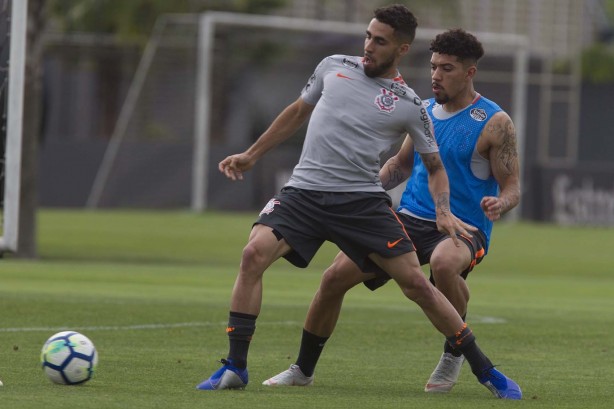Jogadores em atividade no treino desta quarta-feira antes de enfrentar o Botafogo