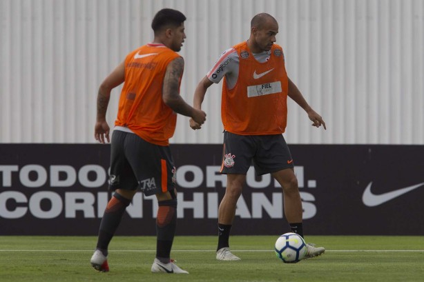 Jogadores em atividade no treino desta quarta-feira antes de enfrentar o Botafogo