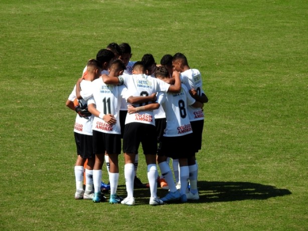 Timozinho levou dois gols do rival logo no primeiro tempo