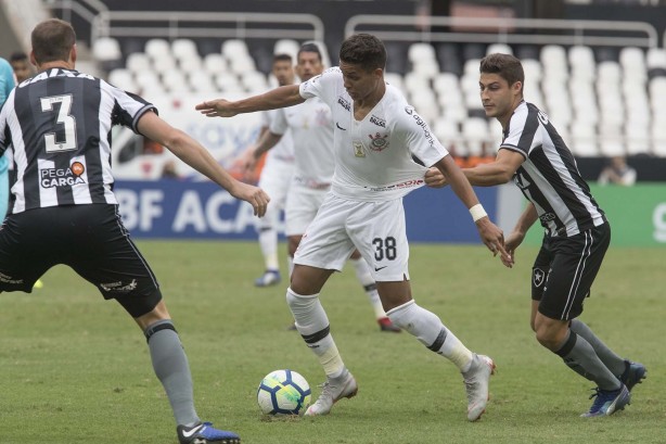 Corinthians perde para o Botafogo-RJ no Rio