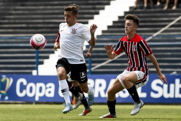 Corinthians enfrenta o São Paulo pelo campeonato paulista sub-15