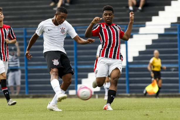 Corinthians enfrenta o São Paulo pelo campeonato paulista sub-15