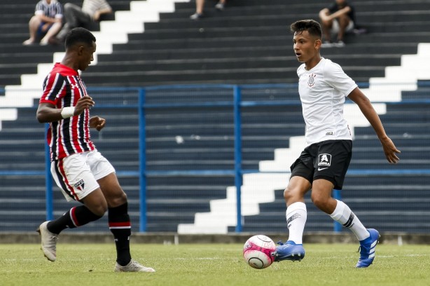 Corinthians enfrenta o São Paulo pelo campeonato paulista sub-15