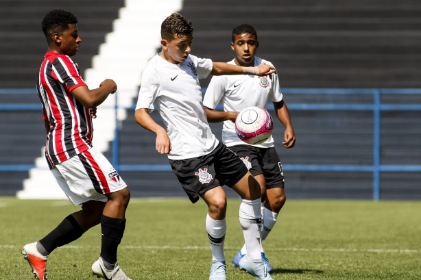 Corinthians enfrenta o São Paulo pelo campeonato paulista sub-15