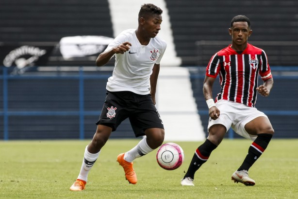 Corinthians enfrenta o São Paulo pelo campeonato paulista sub-15