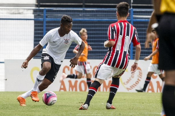 Corinthians enfrenta o São Paulo pelo campeonato paulista sub-15