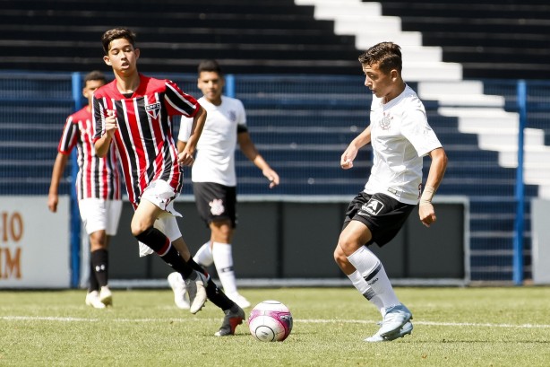 Corinthians enfrenta o São Paulo pelo campeonato paulista sub-15