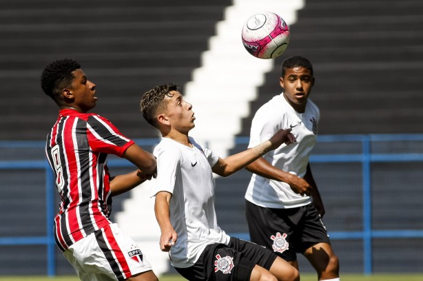 Corinthians enfrenta o São Paulo pelo campeonato paulista sub-15