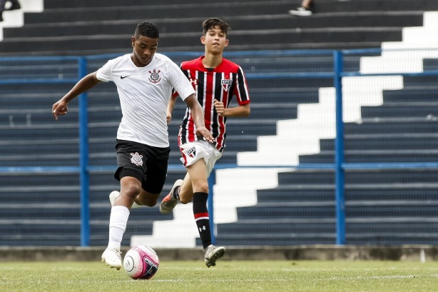 Corinthians enfrenta o São Paulo pelo campeonato paulista sub-15