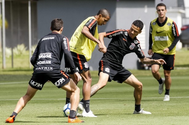 Corinthians faz seu último treino antes de enfrentar o São Paulo na Arena