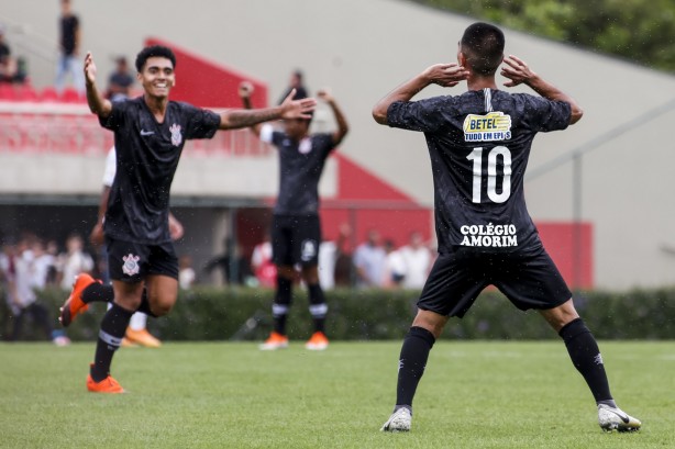 Corinthians vence o São Paulo por 3 a 1 e está na final do campeonato paulista sub-20