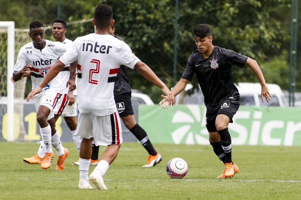 Corinthians vence o São Paulo por 3 a 1 e está na final do campeonato paulista sub-20