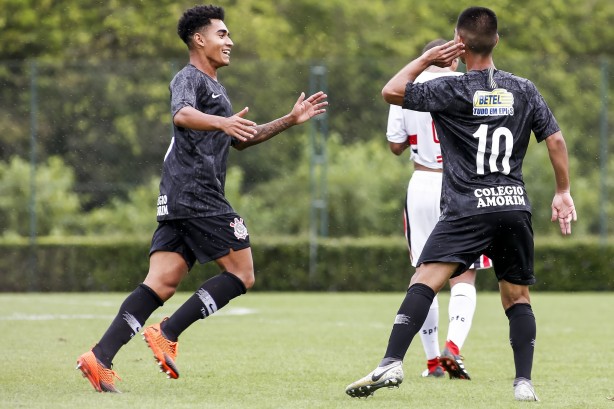 Corinthians vence o São Paulo por 3 a 1 e está na final do campeonato paulista sub-20